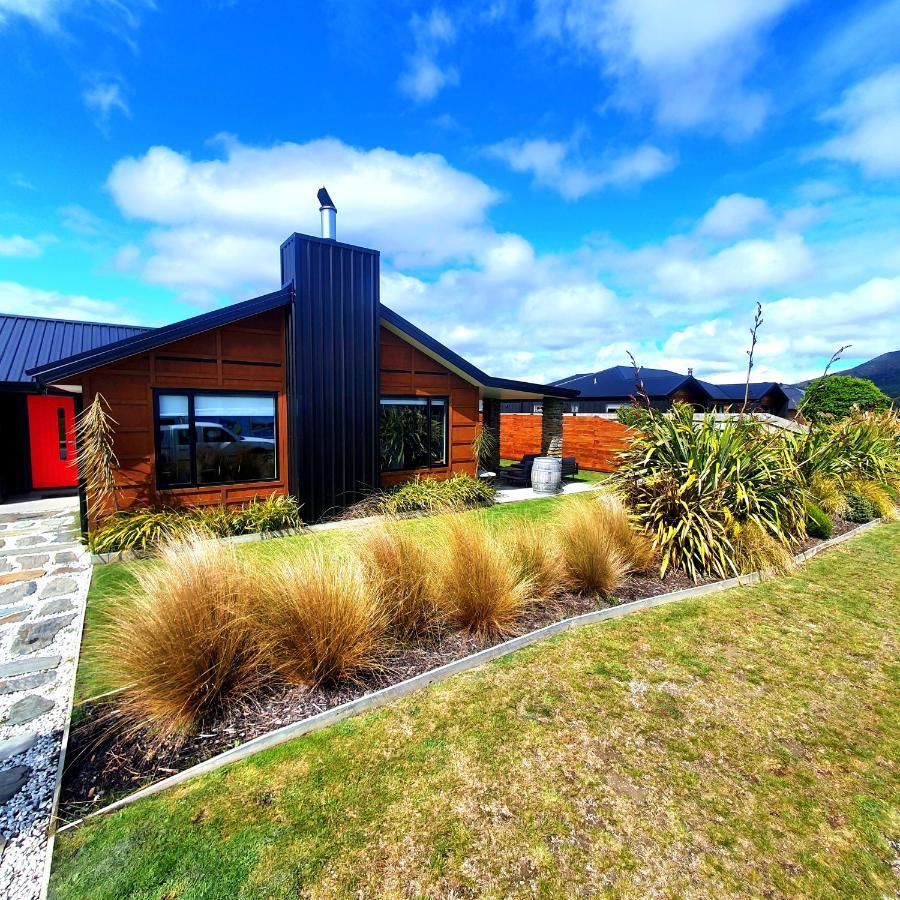 Hawea Heaven: Superking Beds + Hot Tub + Mountain Villa Wanaka Exteriör bild