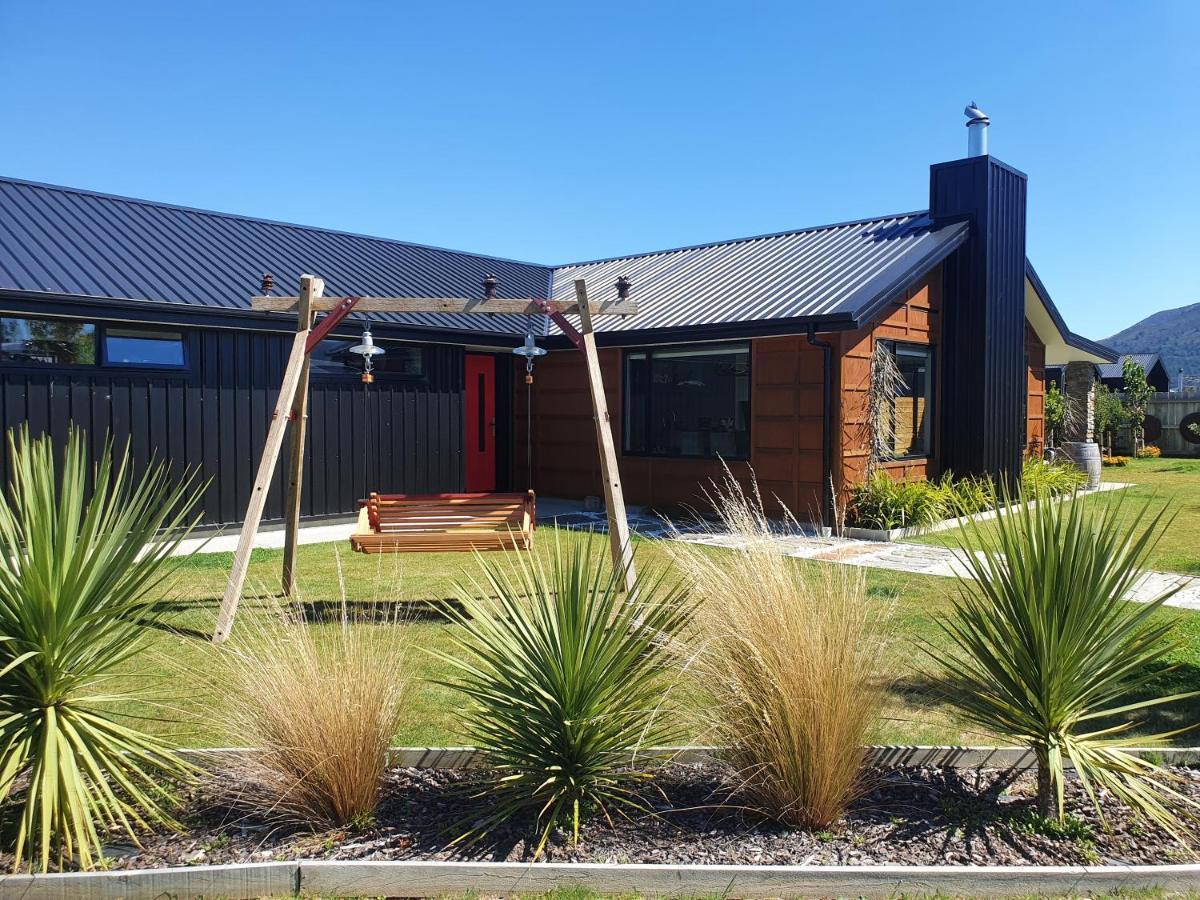 Hawea Heaven: Superking Beds + Hot Tub + Mountain Villa Wanaka Exteriör bild