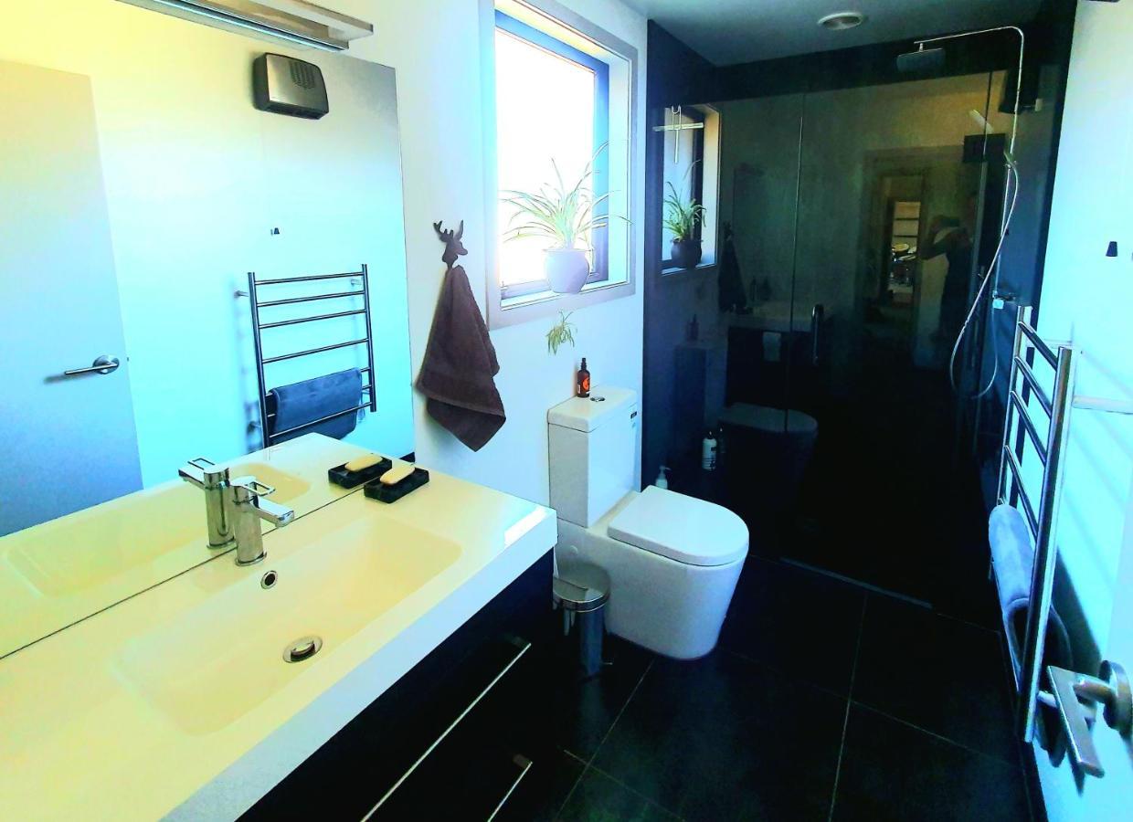 Hawea Heaven: Superking Beds + Hot Tub + Mountain Villa Wanaka Exteriör bild