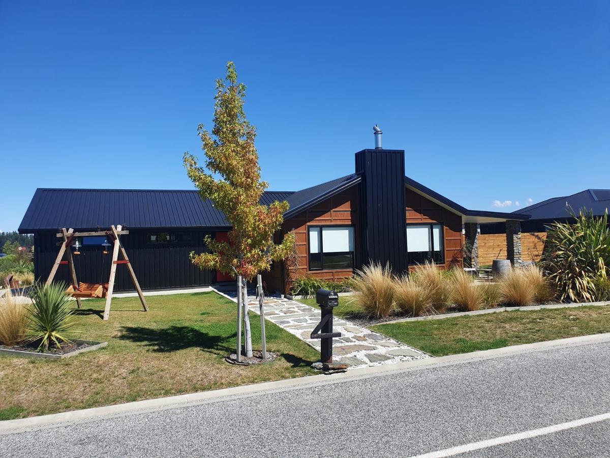 Hawea Heaven: Superking Beds + Hot Tub + Mountain Villa Wanaka Exteriör bild