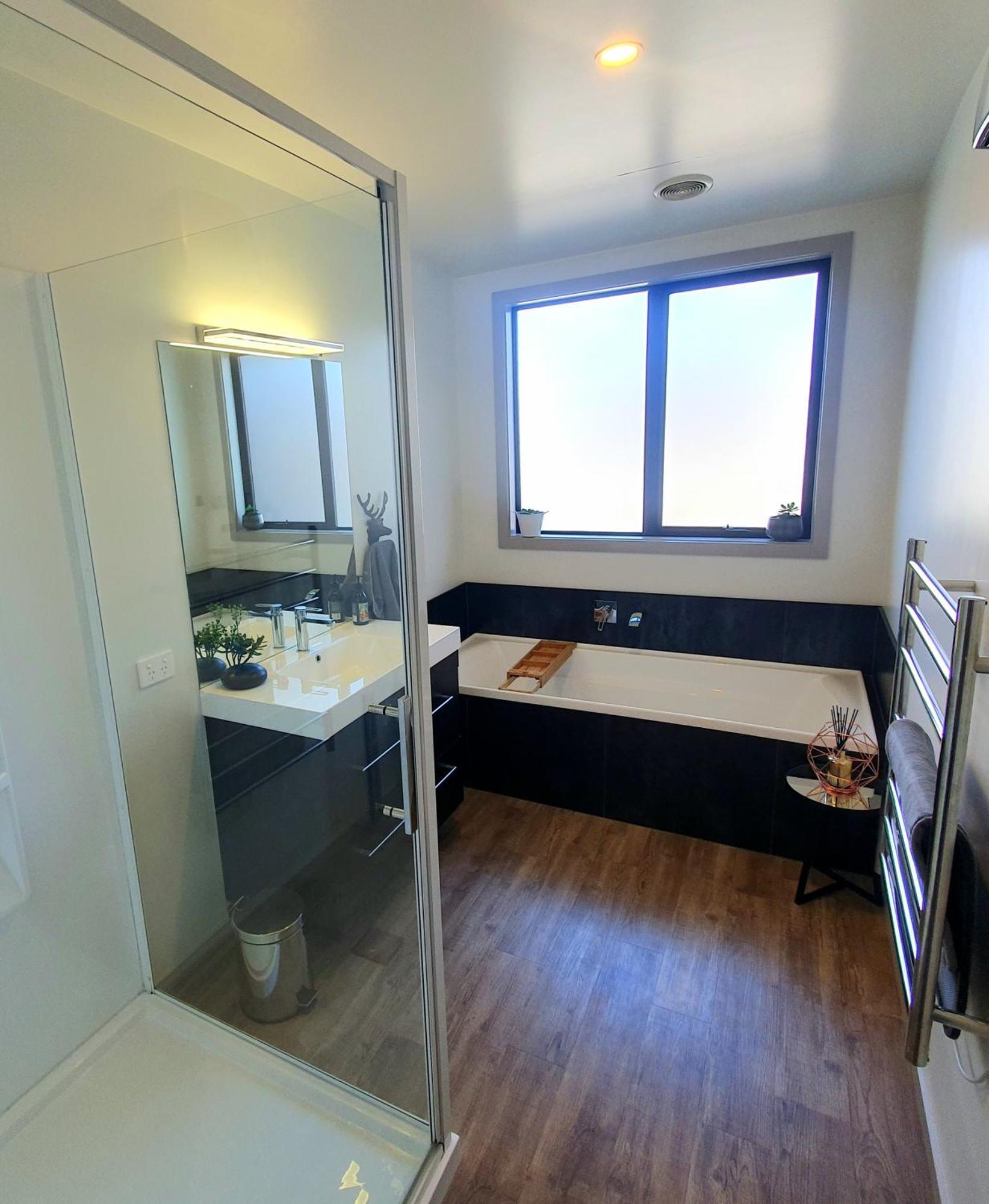 Hawea Heaven: Superking Beds + Hot Tub + Mountain Villa Wanaka Exteriör bild